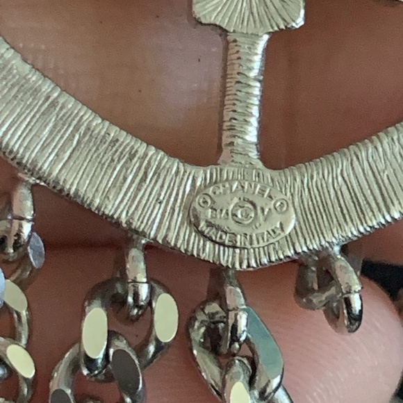 CHANEL Baguette Crystal Shield Multi Strand Brooch - Picture 5 of 8